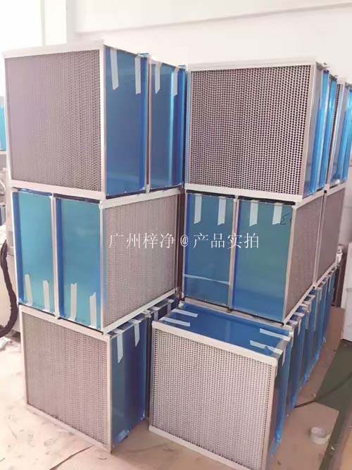 有隔板亞高效過濾器按過濾效率主要分為H10亞高效空氣過濾器和H11亞高效過濾器以及H12亞高效過濾器等。
