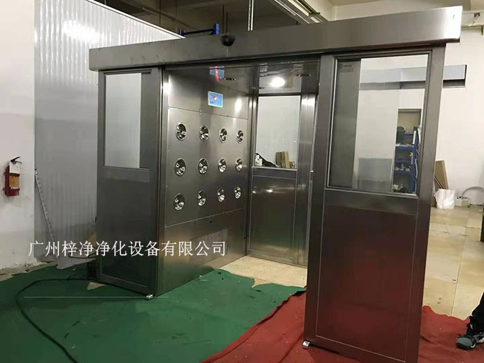 貨淋室是人員和貨物進(jìn)入潔凈室所必需的通道，它可以減少貨物進(jìn)出潔凈室所帶來的污染問題。