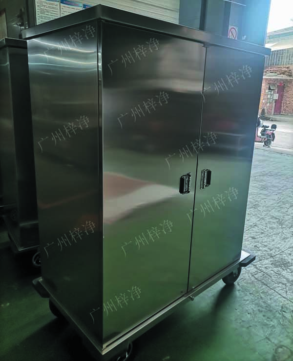 一次性物品電動轉(zhuǎn)運車采用304拉絲不銹鋼板面板厚度：≥1.2mm,表面作拉絲亞光處理。