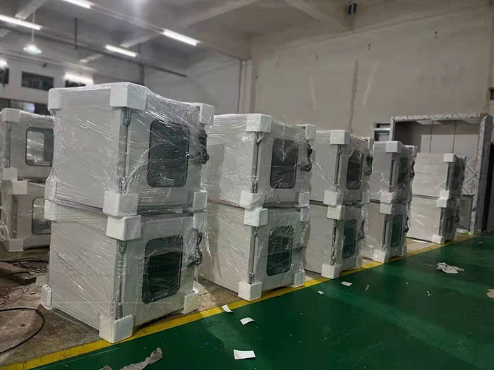 凈化車間傳遞窗成為不可或缺的設(shè)備。