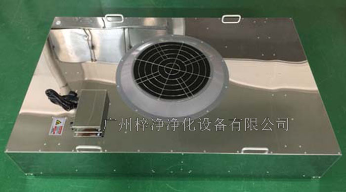 不銹鋼FFU廣泛應(yīng)用于電子、醫(yī)藥、生物工程、食品、化妝品等行業(yè)，如半導(dǎo)體生產(chǎn)線、藥品生產(chǎn)車間、實(shí)驗(yàn)室、手術(shù)室等，為各類潔凈室提供穩(wěn)定的空氣潔凈度保障。