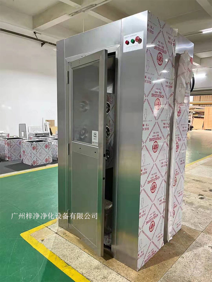 風淋室是潔凈室中用于人員凈化的重要裝置。