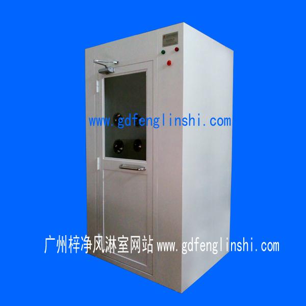 鋼板烤漆風(fēng)淋室是指風(fēng)淋室箱體及門采用A3冷軋鋼板多層酸洗不易生銹。